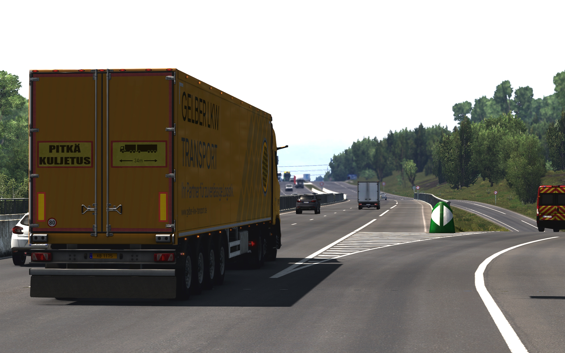 Gelber LKW vor Depot